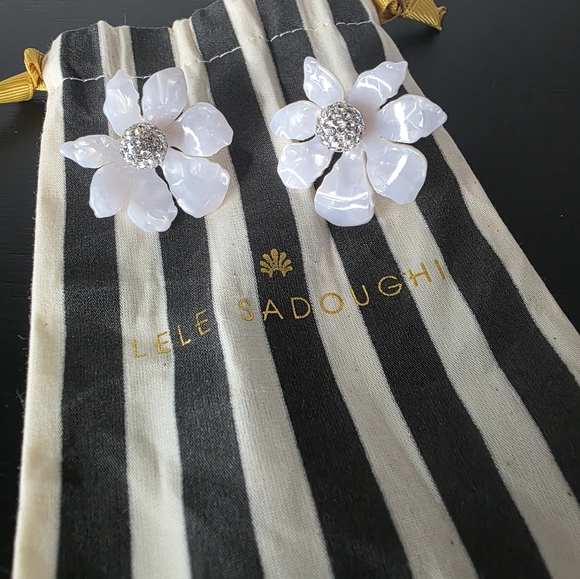 NWT Lele Sadoughi White Mother of Pearl Wallflower Button Post Earrings - Picture 4 of 7